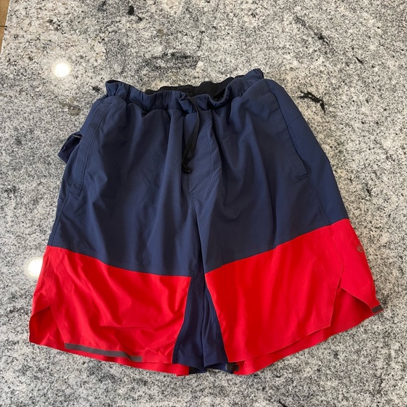 Men’s lululemon shorts with liner - Picture 1 of 1
